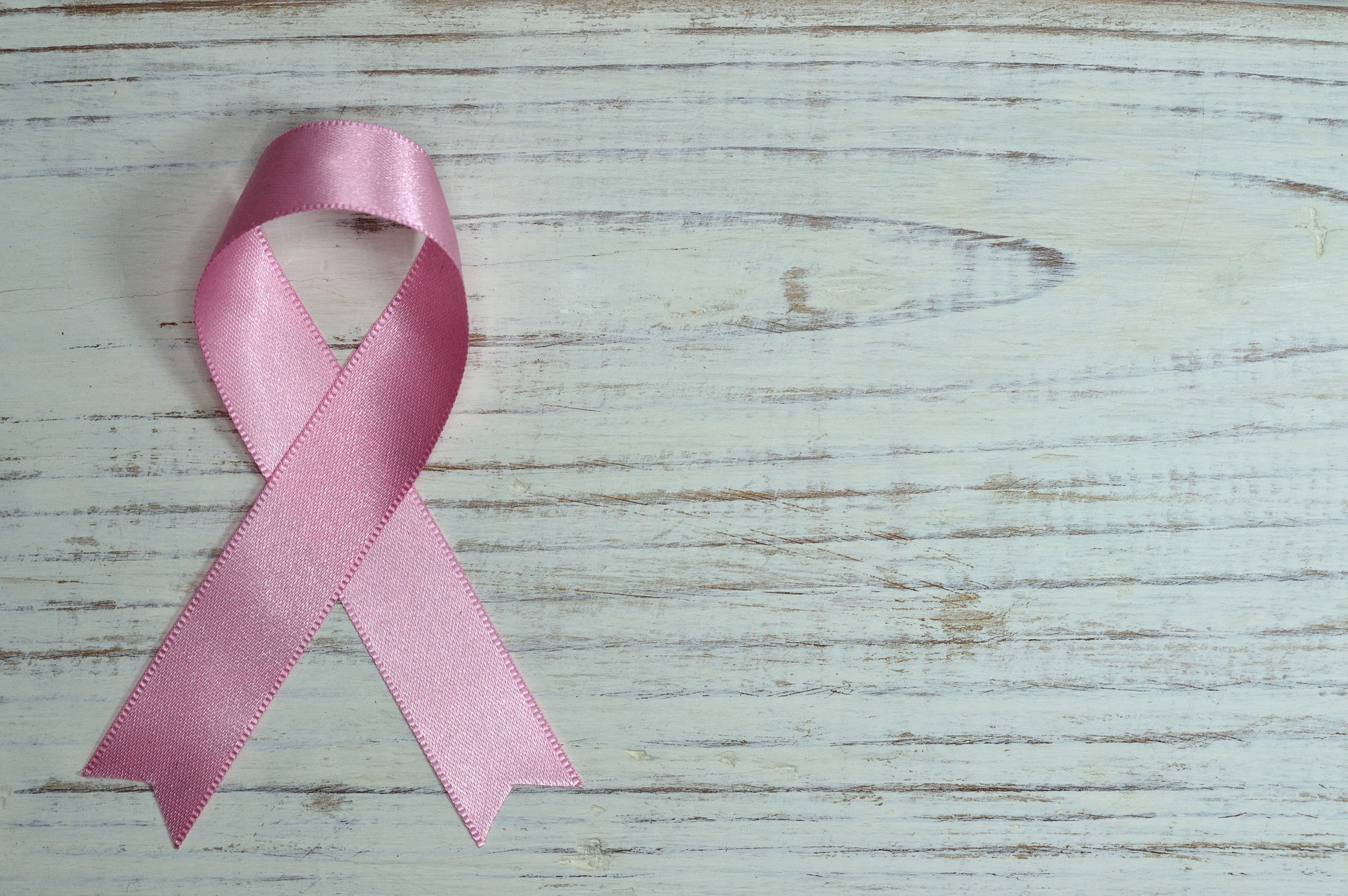 O que os estudos publicados em 20 de janeiro de 2021 no The New England Journal of Medicine trazem sobre o câncer de mama? 